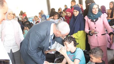 مستشفى الأطفال الجامعي بأسيوط ينظم حفلًا ترفيهيًا لرسم البسمة على وجوه الأطفال 