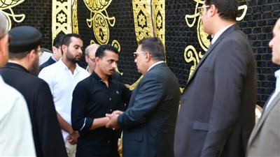 محافظ الدقهلية يعزي أسرة سائق حريق العاشر من رمضان ويوجه بتوفير الرعاية لهم