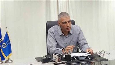 محافظ أسوان يستعرض التعاون المشترك مع هيئة الطرق لاستكمال مشروعات حياة كريمة