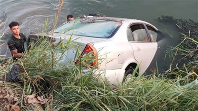 إصابة شخص انقلب به سيارة داخل ترعة بالدقهلية 