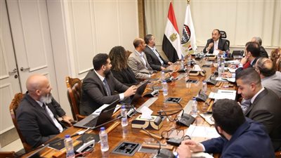 وزير قطاع الأعمال يبحث مع 