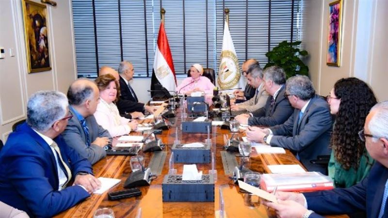 وزيرة البيئة تدعو