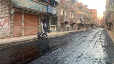 بالصور.. بدء رصف شارع المتيت فى مدينة بسيون