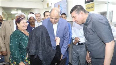 محافظ المنيا يشدد على زيادة وتيرة العمل لاستكمال الملفات قبل انتهاء فترة تلقى الطلبات