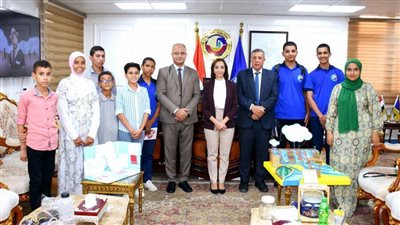 محافظ البحيرة تكرم 12 طالبًا مبتكرًا لمشروعاتهم المتميزة