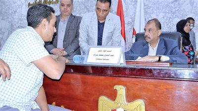 محافظ سوهاج يعقد اللقاء الجماهيري الأسبوعي للاستماع إلى شكاوى وطلبات المواطنين