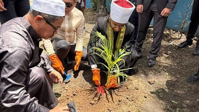 وزير الأوقاف يغرس الشجرة المصرية في الفلبين 