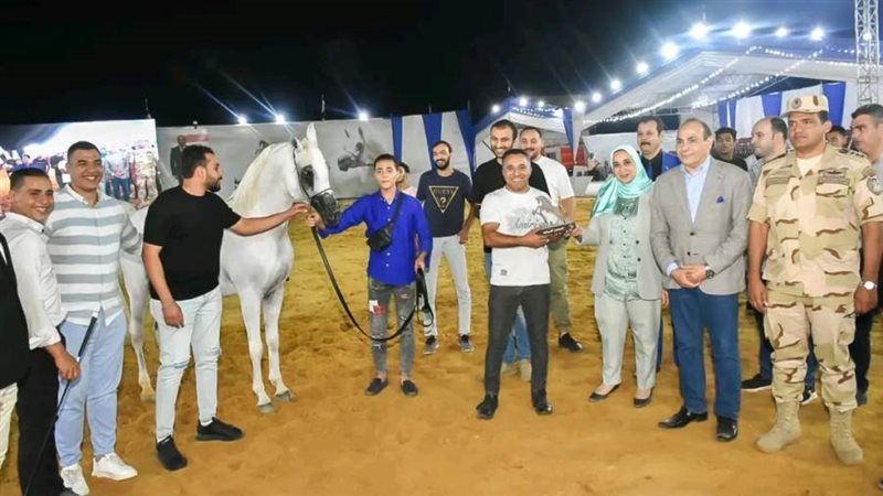 جانب من تسليم الجوائز