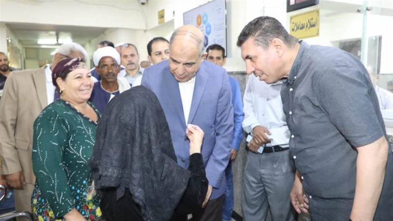 محافظ المنيا بالمركز