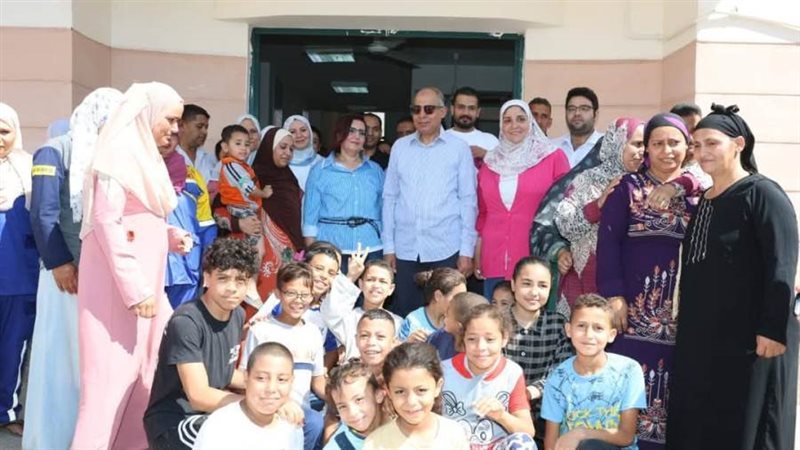 محافظ المنيا خلال