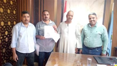 محافظ أسيوط: تسليم نموذج 8 نهائي التصالح بمخالفات البناء ورئيس ساحل سليم يتابع العمل