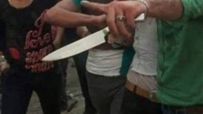 تفاصيل تعدي شخص وأبنائه على شاب ووالدته بالأسلحة البيضاء بالدقهلية 