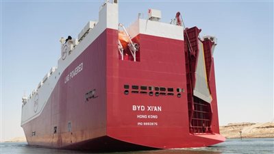 على متنها 7000 سيارة.. قناة السويس تشهد عبور أكبر حاملة سيارات في العالم