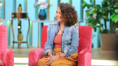 مشيرة علي الحجار: قررت عدم دخول المجال الفني.. ووالدتي جعلتني أرى والدي كـ