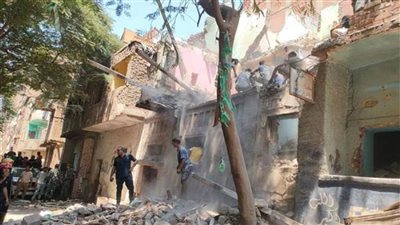 عاجل ..محافظ القاهرة: عقار مصر القديمة المنهار خال من السكان وصدر قرار بهدمه