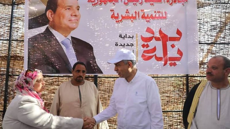 محافظ المنيا خلال