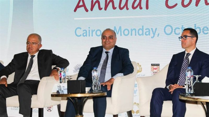 خلال المؤتمر