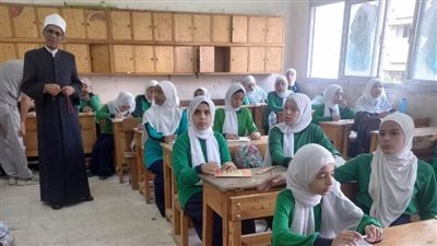 رئيس الإدارة المركزية لمنطقة القاهرة الأزهرية يتفقد معهد فتيات المنطقة السادسة
