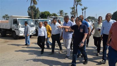 محافظ أسيوط يشهد اصطفاف 130 قلابا ولودر للمشاركة في رفع المخلفات من منطقة سور الأزهر