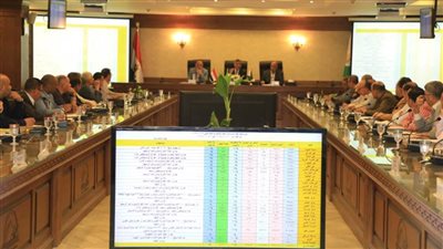 محافظ الجيزة يناقش الموقف التنفيذي لمشروعات الخطة الاستثمارية