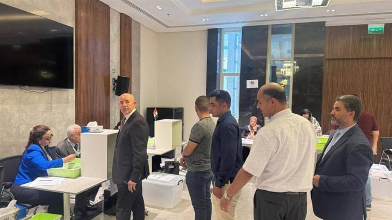 مصربون يدلون باصواتهم