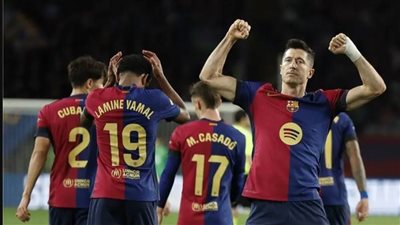 برشلونة يدمر 