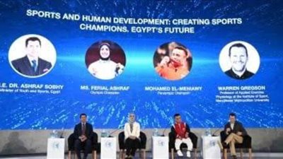 وزير الشباب يشارك في جلسة حوارية 