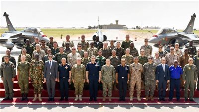 القوات المسلحة تنظم زيارة لعدد من الملحقين العسكريين من الدول الشقيقة والصديقة لإحدى القواعد الجوية 