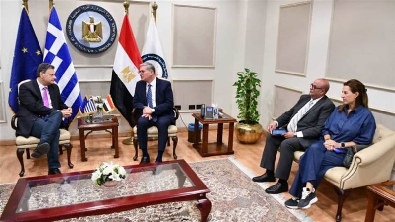 وزير البترول يبحث