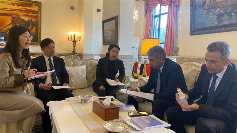 وزير السياحة الآثار