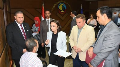 محافظ البحيرة تبحث مشاكل 19 مواطنا خلال اللقاء الأسبوعي لخدمة المواطنين