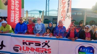 د. عزت محروس يعطي إشارة بدء نصف ماراثون بكفر الشيخ