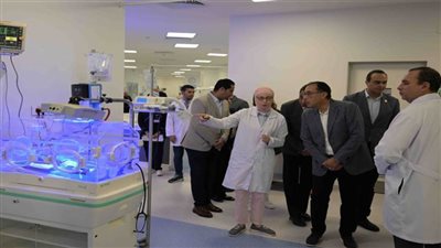 رئيس الوزراء يتفقد مجمع السويس الطبي