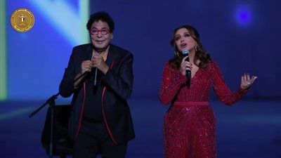 أمام الرئيس.. أنغام والكينج محمد منير يقدمان 