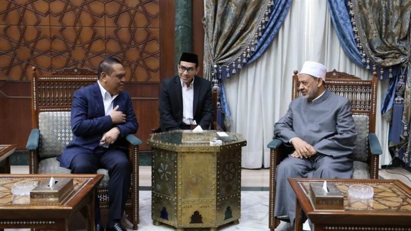 الإمام الأكبر خلال