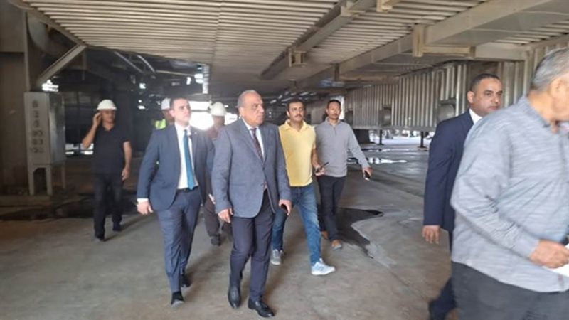 وزير الكهرباء يقوم