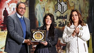 وزيرتا التخطيط والتنمية المحلية ومحافظ قنا في احتفالية قصر الثقافة