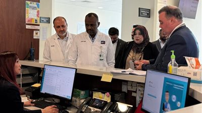 وفد من الصحة يطلع على تجارب التحول الرقمي بالرعاية الصحية الأولية بالإمارات