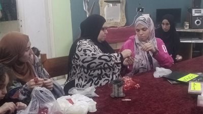 لقاءات توعوية وورش فنية لقصور الثقافة بجمعية تعليم الكبار بالمرج