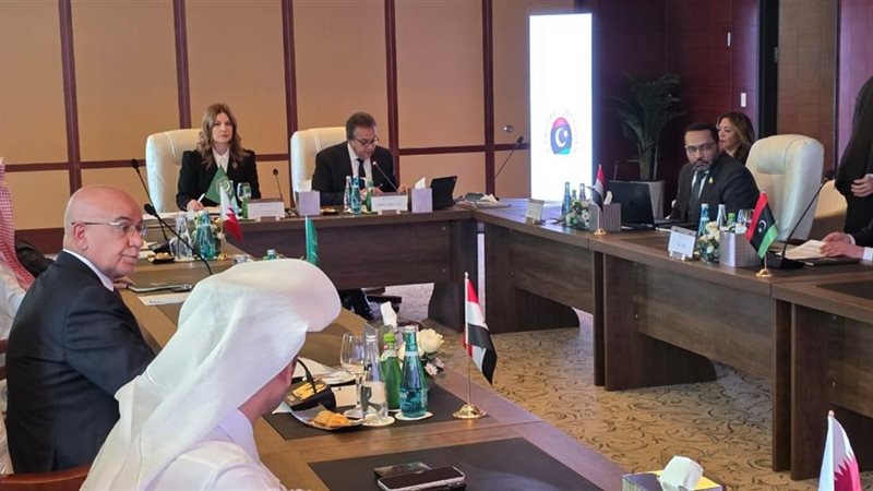 وزير الصحة خلال الاجتماع