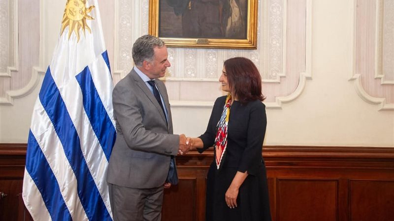 سفيرة الدولة وقت