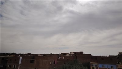 درجات حرارة منخفضة وغطاء من السحب الكثيفة بسماء الوادي الجديد