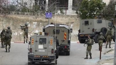 الاحتلال يداهم عددًا من المنازل جنوب شرق بيت لحم