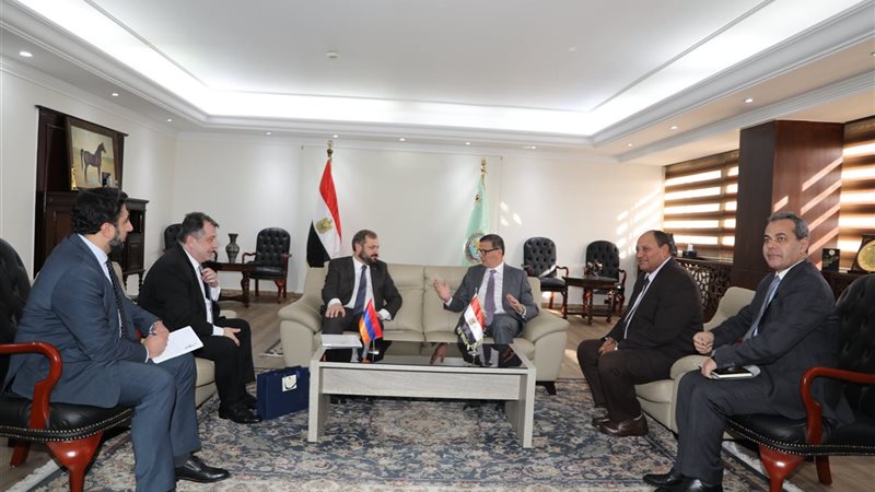 وزير الزراعة مع وزير