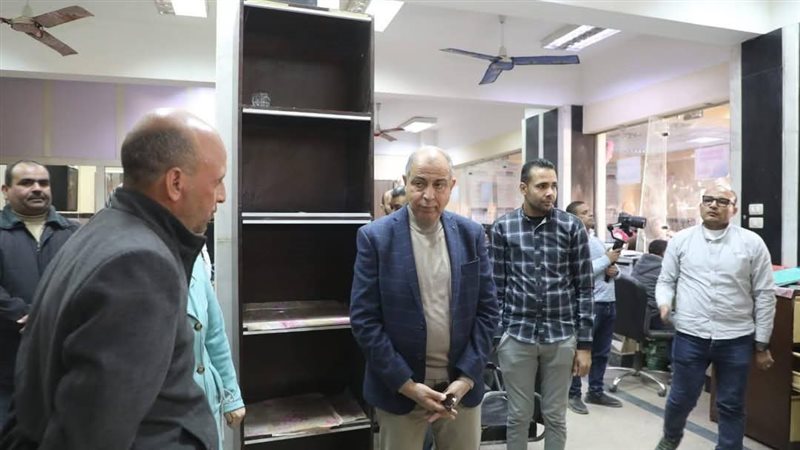 محافظ المنيا بالمركز