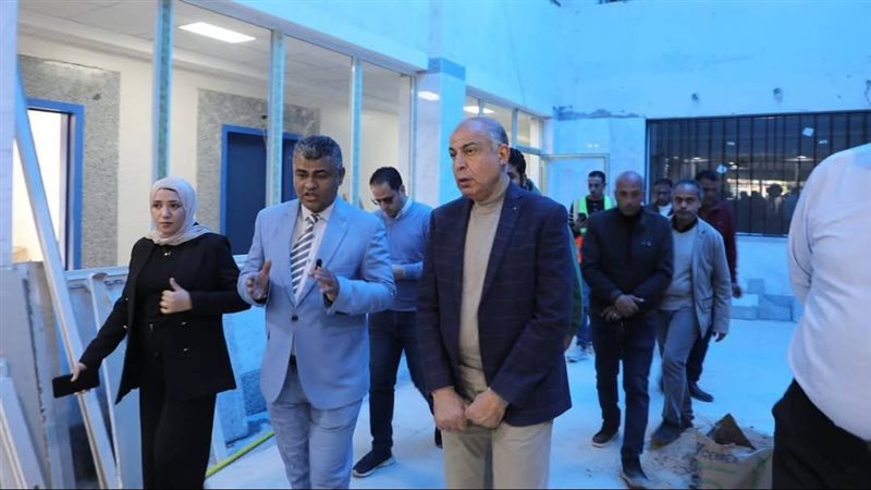 محافظ المنيا خلال