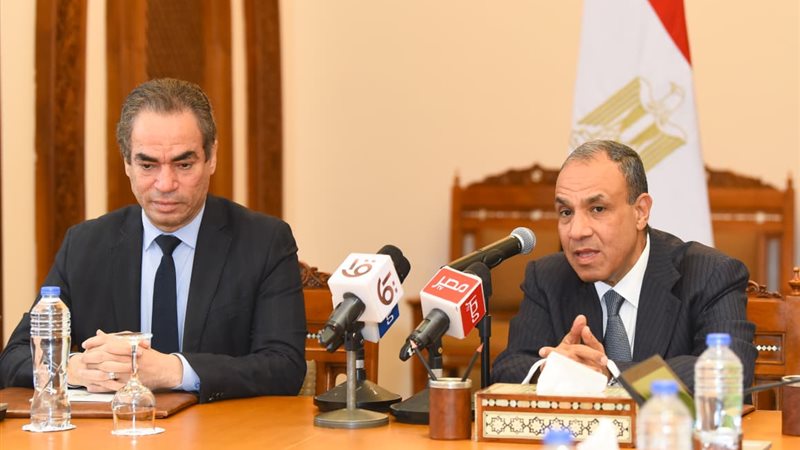 وزير الخارجية أثناء