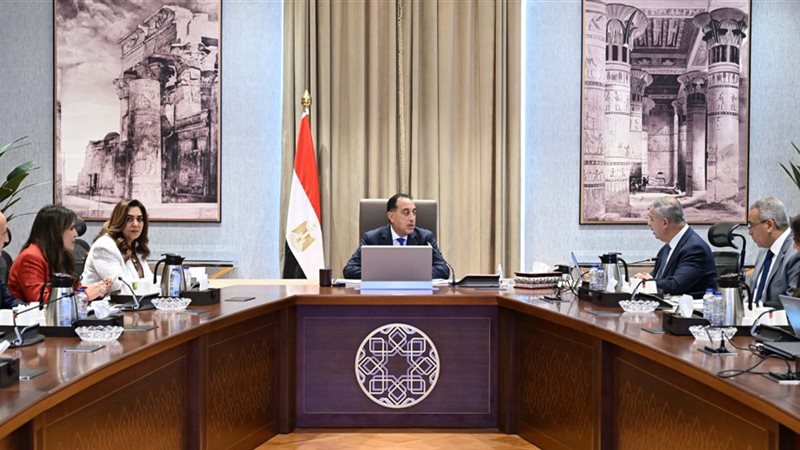 رئيس الوزراء يتابع