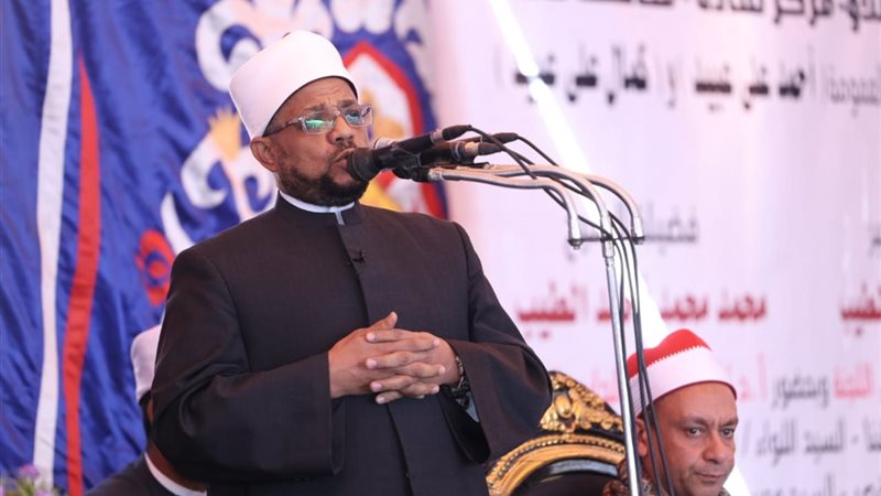 أحد العلماء يتحدث