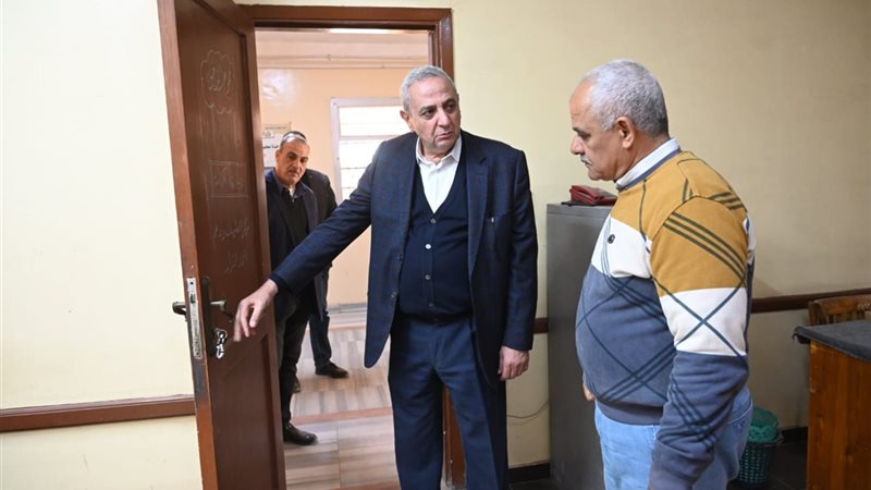 محافظ الغربية خلال جولته بسمنود